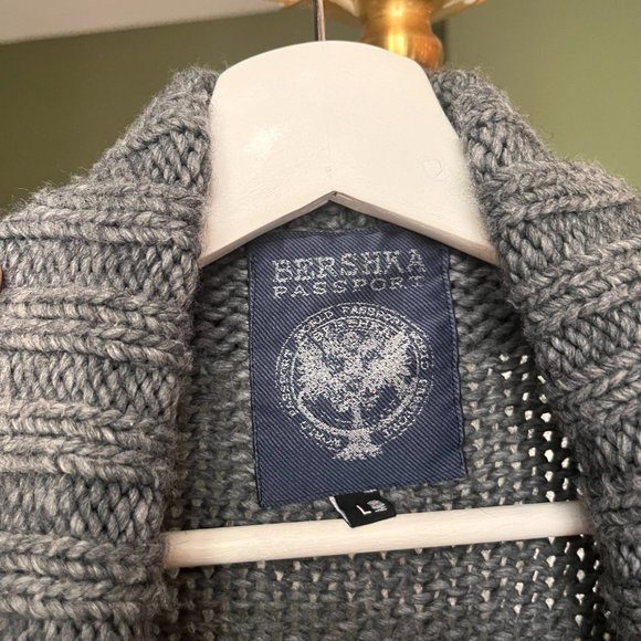 Bershka Woolen Cardigan - Picture 3 of 3